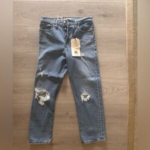 Levis women’s jeans. Distressed wedgie straight fit.Never worn with tags.Size 28